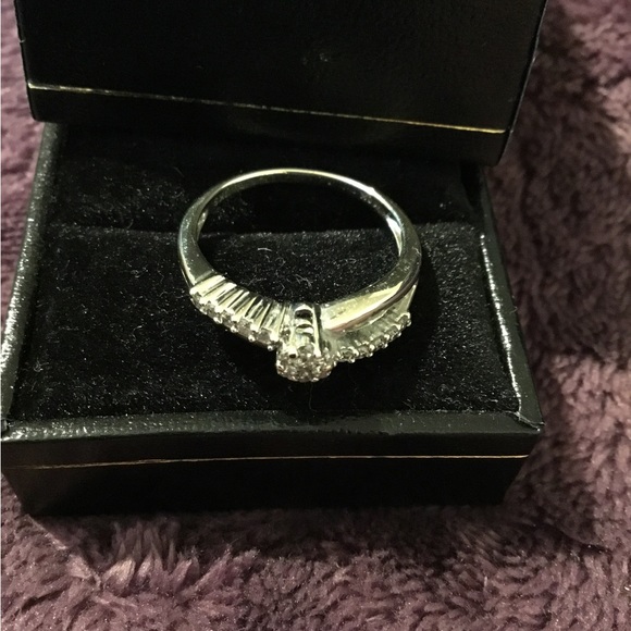 Designer Vintage 10K White Gold Natural Diamond Ring- - Picture 3 of 16